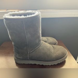 Women’s UGG size 9